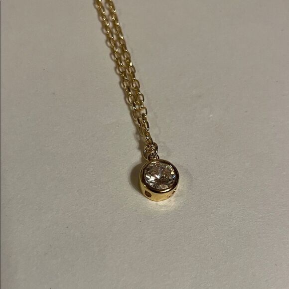 Elegant Gold Pendant Necklace - Picture 1 of 5